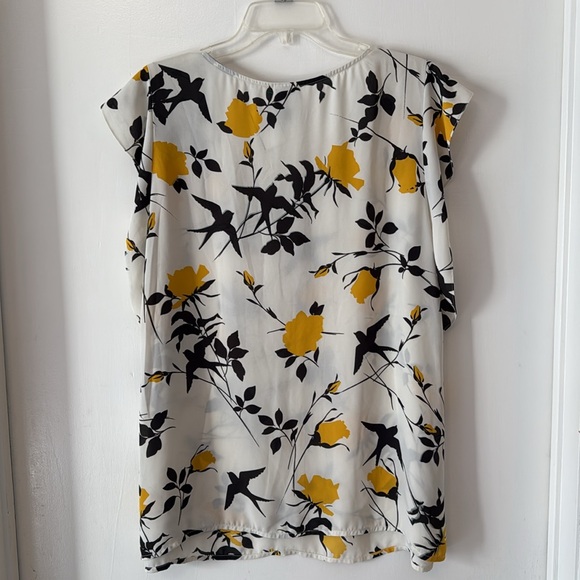 CAbi Womens Ivory Yellow Birdwatcher Floral Flutter Cap Sleeve Blouse XL EUC - Picture 2 of 4
